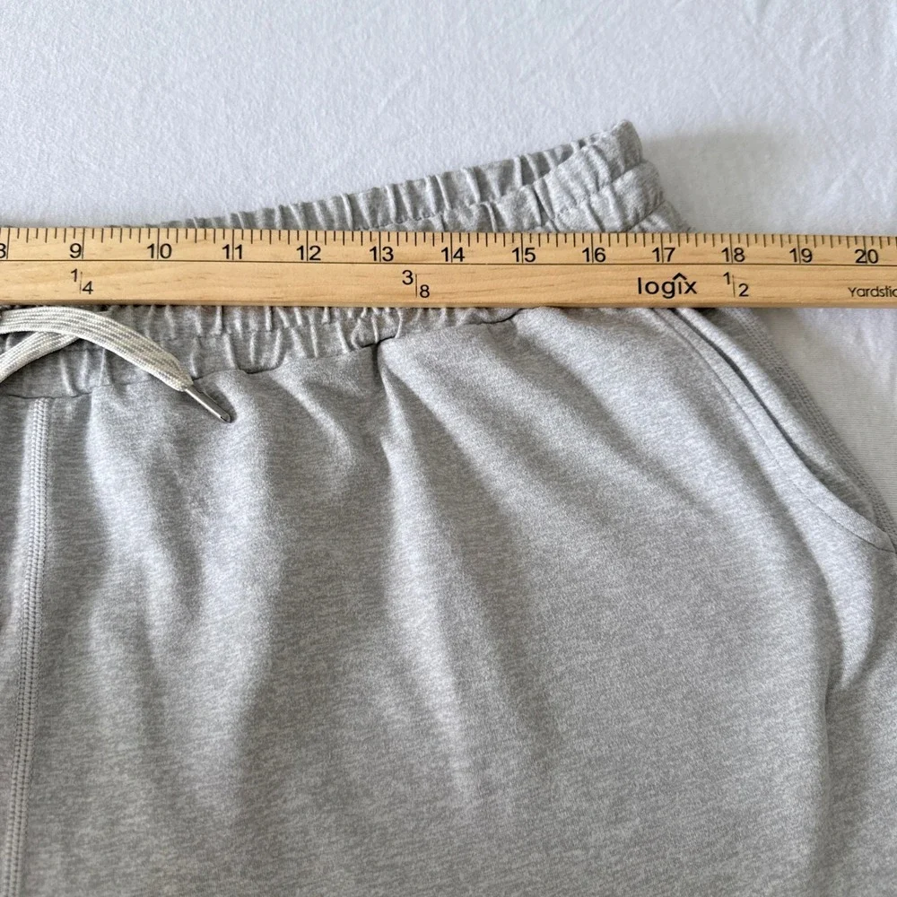 Vuori Halo Performance Shorts Women XL Gray Athleisure Yoga Lounge